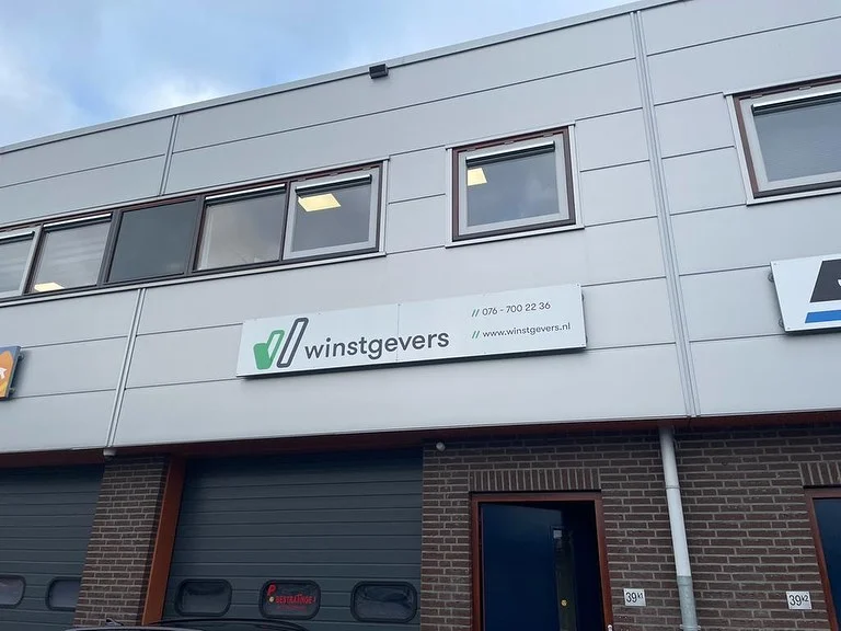 Het eerste kantoor